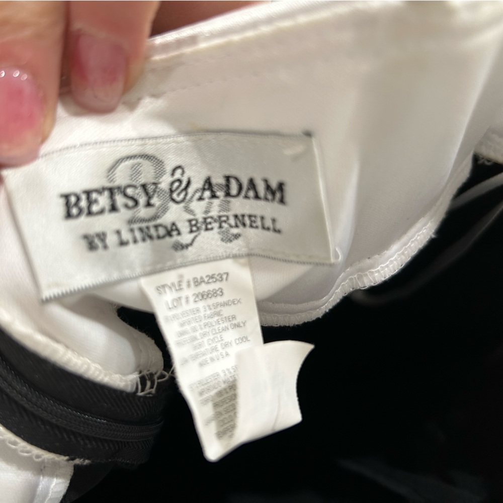 Betsy & Adam by linda bernell black and white gown size 6 - Picture 5 of 5
